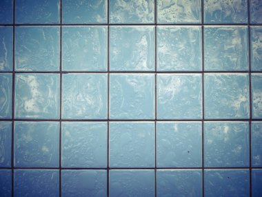 Islak mavi fayans katman arka planı. Ağlı döşemeler.