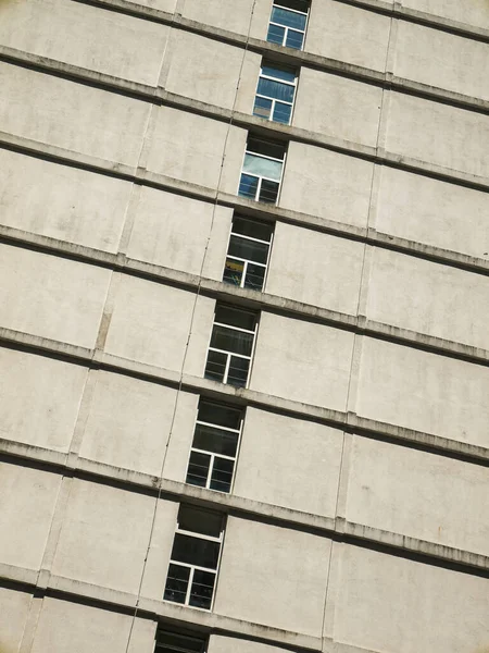 Mehrstöckige Gebäude Vollbild Ansicht — Stockfoto