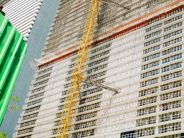 Grattacielo Moderno Incompiuto Con Gru Sollevamento — Foto Stock