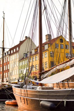 Kopenhag, Danimarka. 9 Eylül 2024. Kopenhag 'daki güzel Nyhavn bölgesinin manzarası.