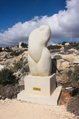 Ayia Napa, Kıbrıs. 24 Ekim 2024. Ayia Napa Heykel Parkı 'ndaki güzel sanat eserleri.