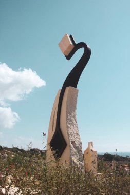 Ayia Napa, Kıbrıs. 1 Kasım 2024. Ayia Napa Heykel Parkı 'ndaki güzel sanat eserleri.