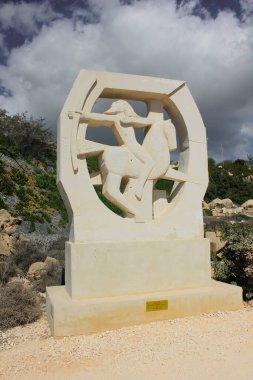 Ayia Napa, Kıbrıs. 1 Kasım 2024. Ayia Napa Heykel Parkı 'ndaki güzel sanat eserleri.