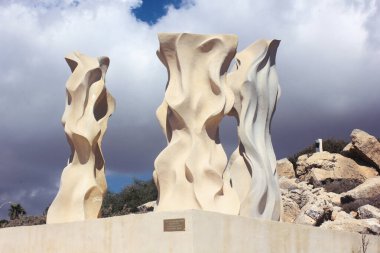 Ayia Napa, Kıbrıs. 2 Kasım 2024. Ayia Napa Uluslararası Heykel Parkı 'nda güzel sanatsal eserler.