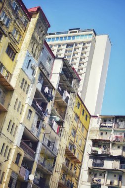 Eski ve modern binalar yan yana