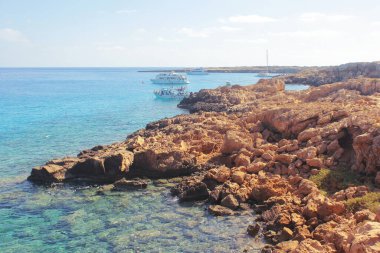 Kıbrıs, Ayia Napa 'da güzel bir sahil. Akdeniz kıyısı.