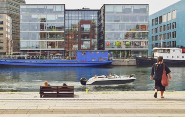 Malmö, İsveç. 30 Kasım 2024. Malmö, İsveç 'te turistler.