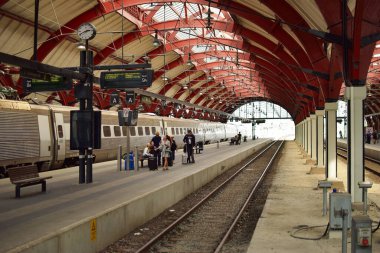 Malmö, İsveç. 3 Aralık 2024. Malmö Tren İstasyonu iç görünüm.