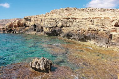 Kıbrıs, Ayia Napa 'da güzel bir sahil. Akdeniz kıyısı.