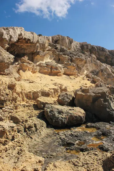 Ayia Napa 'da güzel kayalar.