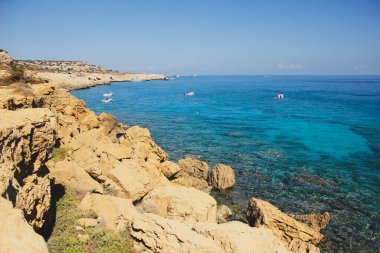 Kıbrıs, Ayia Napa 'da güzel bir sahil. Akdeniz kıyısı.