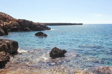 Kıbrıs, Ayia Napa 'da güzel bir sahil. Akdeniz kıyısı.