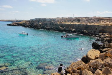 Ayia Napa, Kıbrıs. 16 Aralık 2024. Kıbrıs, Ayia Napa 'da güzel bir sahil. Akdeniz kıyısı.