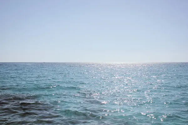 Yazın Akdeniz manzarası. Ayia Napa 'dan Akdeniz manzarası.