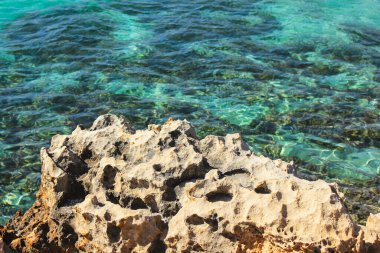 Güzel temiz su arka planı. Akdeniz suyu arka planı.