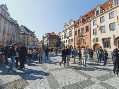 Prag, Çek Cumhuriyeti. 17 Mart 2025. Eski Prag 'daki Turistler.