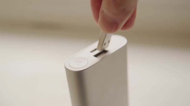 Smartphonekabel Aansluiten Externe Batterij Van Powerbank Indicator Knippert Hoge Kwaliteit — Stockvideo