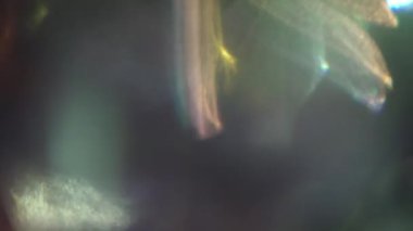 Neon siber punk modayı dönüştüren holografik arka plan. Projeniz için ışık sızıntıları. 