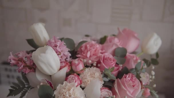 Splendido Bouquet Vivaci Rose Rosa Altri Fiori Primo Piano Filmato — Video Stock
