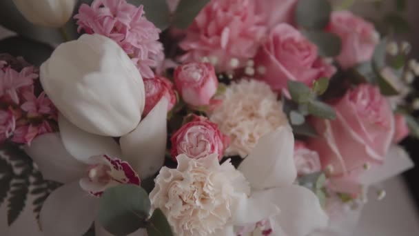 Elegant Bouquet Pink Roses Other Flowers Captured Beautiful Slow Motion — Wideo stockowe