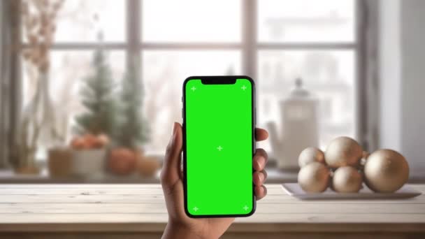 手持智能手机 带有绿色彩色键屏幕 厨房背景 节日气氛 Prores的录像 — 图库视频影像