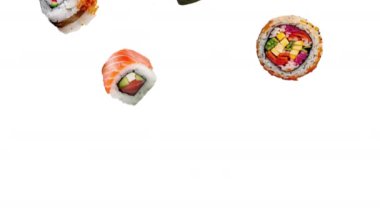 Sushi yavaş çekimde düşüyor, beyaz arka planda izole edilmiş, ProRes 'da 4k görüntü..