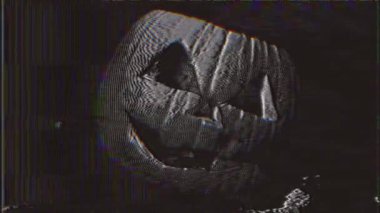 Tek renkli Jack o Lantern: Korkunç cadılar bayramı sembolü, arıza crt vhs etkisi.