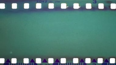 Klasik film şeridi ve grunge etkisi. Tasarımlarında retro ya da nostaljik bir atmosfer yaratmak için mükemmel. Yüksek kaliteli görüntüler.