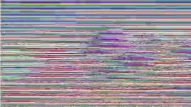 Çizgileri ve renk bozulması olan yatay bir arıza. Yüksek kaliteli görüntüler.