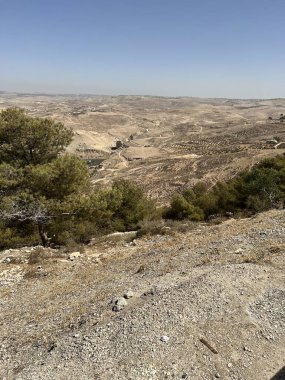 Kutsal dağdan Ürdün Çölü manzarası NEBO Hristiyan kutsal yeri Mound NEBO