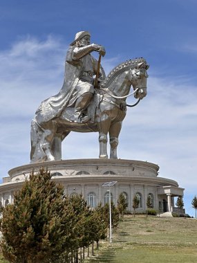 Moğol lideri ve savaşçı Cengiz Han 'ın İç Moğolistan' daki heykeli.
