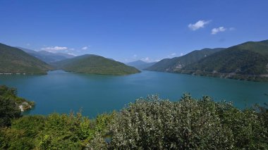Zhinvali Barajı - Aragvi Nehri üzerinde hidroelektrik santrali olan bir baraj deposu