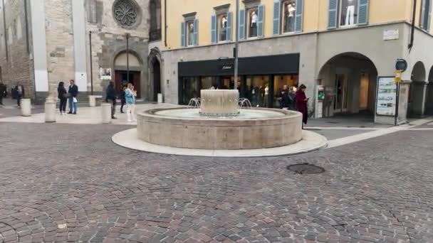 Bergamo Italy September 2022 Water Fountain Crossroad Settembre Largo Ncolo — Stock Video