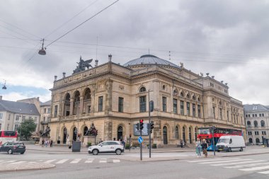 Kopenhag, Danimarka - 26 Temmuz 2022: Kopenhag Kraliyet Danimarka Tiyatrosu (Danca: Dedektif Kongelige Tiyatrosu). Tiyatro, Danimarka Kraliyet Balesi 'ni sunar..