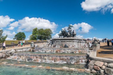 Kopenhag, Danimarka - 26 Temmuz 2022: Gefion Çeşmesi, Kopenhag limanında büyük bir çeşme.