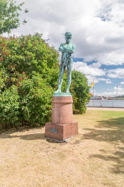 丹麦哥本哈根 2022年7月26日 博尔热森的 游泳者 穿着泳衣的男人的青铜雕塑 — 图库照片