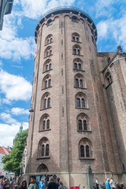 Kopenhag, Danimarka - 26 Temmuz 2022: Yuvarlak Kule, Rundetaarn 17. yüzyılda Hristiyan IV..