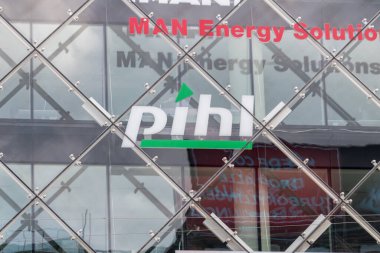 Kopenhag, Danimarka - 26 Temmuz 2022: İnşaat şirketi Pihl 'in logosu ve işareti.