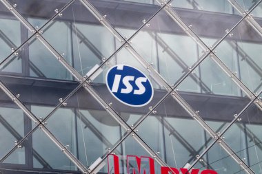 Kopenhag, Danimarka - 26 Temmuz 2022: Logo ve UUİ şirketinin imzası.