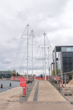 Kopenhag, Danimarka - 26 Temmuz 2022: Beş Çember Yaya Köprüsü.