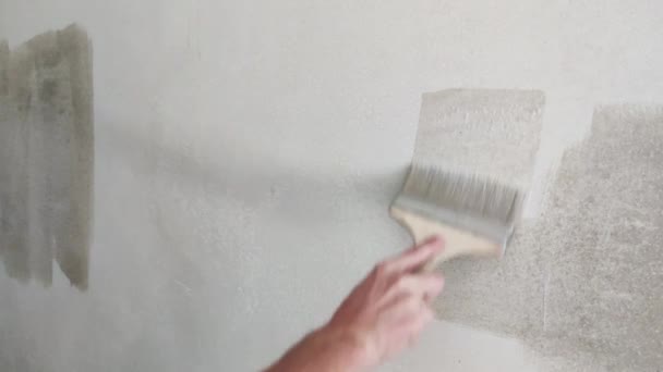 Man Hand Wall Priming Brush — Stock Video