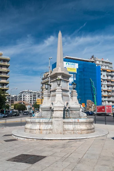 Selanik, Yunanistan - 29 Eylül 2022: Sintrivani Meydanı Çeşmesi.