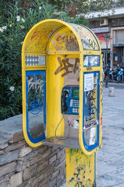 テッサロニキ ギリシャ 2022年9月29日 ギリシャの捨てられた電話ボックス — ストック写真