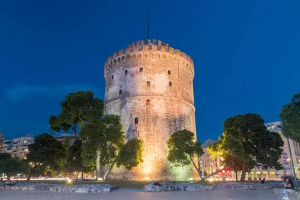ギリシャテッサロニキ2022年9月29日 夜のテッサロニキの白い塔 — ストック写真