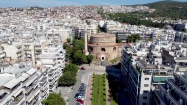 Selanik, Yunanistan - 29 Eylül 2022: Galerius 'un Rotunda üzerindeki hava manzarası. Galerius 'un mezarı, şimdi Agios Giorgios Kilisesi ya da Rotonda Kilisesi..