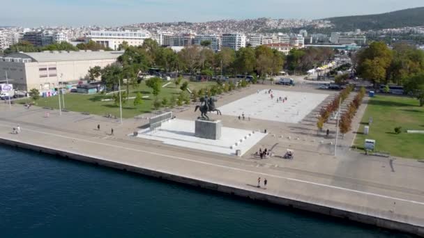 Θεσσαλονίκη Ελλάδα Σεπτεμβρίου 2022 Αεροφωτογραφία Από Θάλασσα Στο Ιππικό Μνημείο — Αρχείο Βίντεο