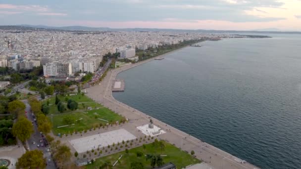 Thessaloniki Grekland September 2022 Flygfoto Över Byggnaderna Och Solnedgången Strandboulevarden — Stockvideo
