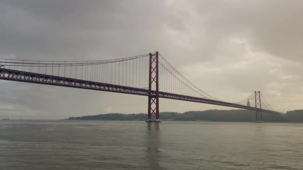 April Bridge Lisbon Portugal — Vídeo de Stock