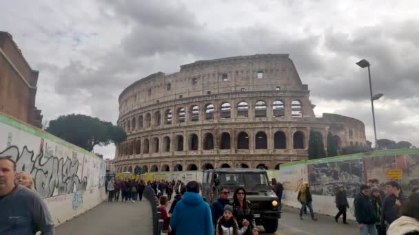 ローマ イタリア 2022年12月8日 コロッセオと無料の日に多くの人々 — ストック動画