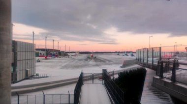 Gardermoen, Norveç - 12 Aralık 2022 Oslo Gardermoen Havaalanı, kış mevsimi. Oslo 'ya hizmet veren uluslararası havaalanı.